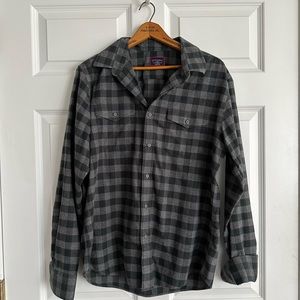 Untuck flannel shirt size large men’s